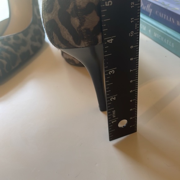 Michael Kors Leopard Print Calf Hair Size 10 Heels - Picture 11 of 11